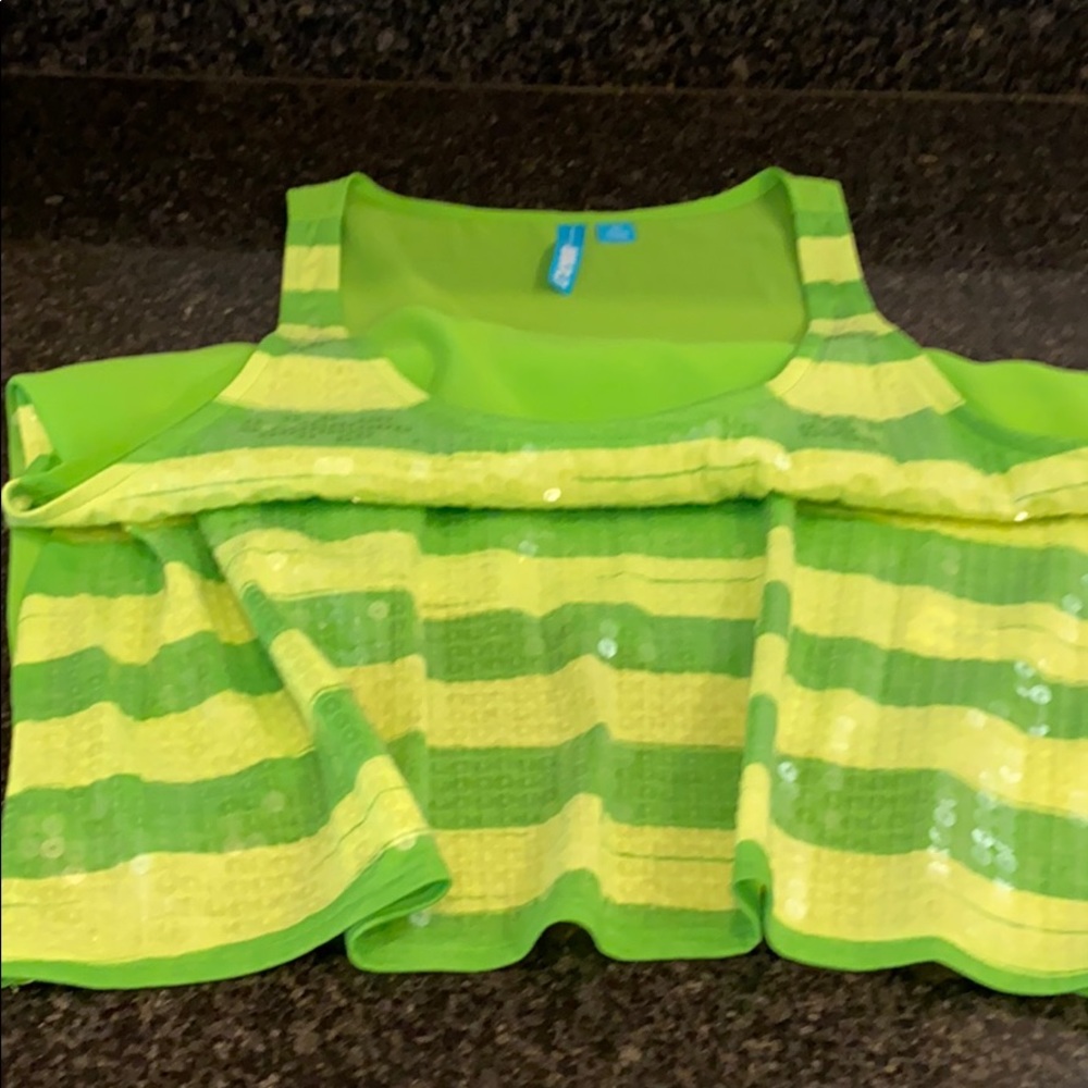 Green sequence blouse size M NEW